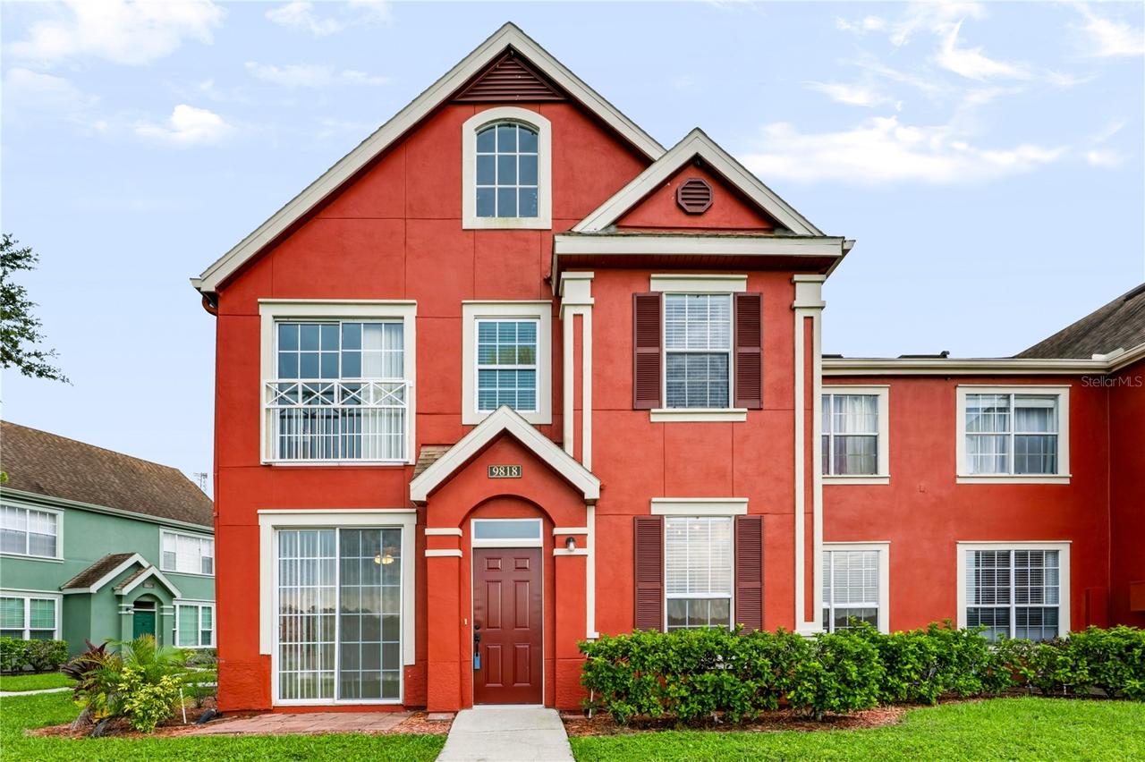 9818 Lake Chase Island Way, Tampa, FL 33626
