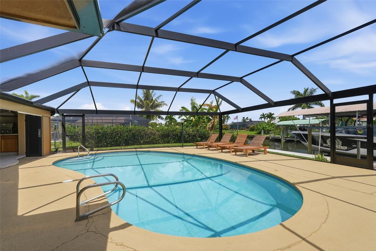 418 Avalon Dr., Cape Coral, FL 33904