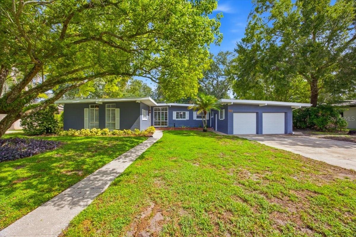1626 Sims Pl., Lakeland, FL 33803
