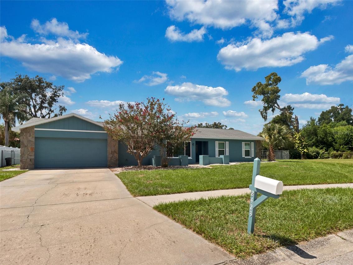 2423 Buckhorn Manor Dr., Valrico, FL 33594