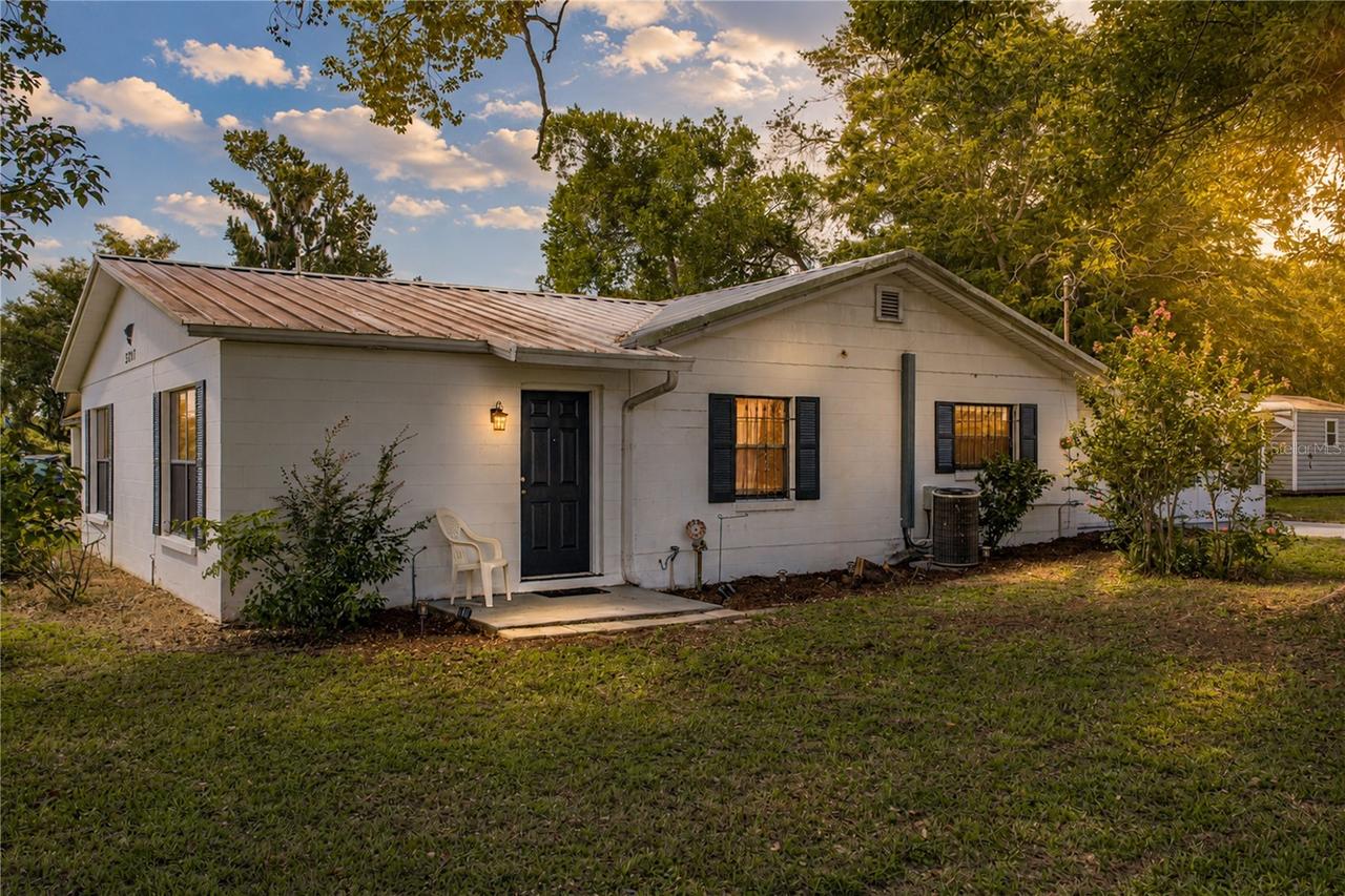5207 10th St., Zephyrhills, FL 33542