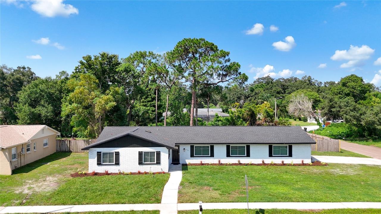 264 Van Gogh Cir., Brandon, FL 33511