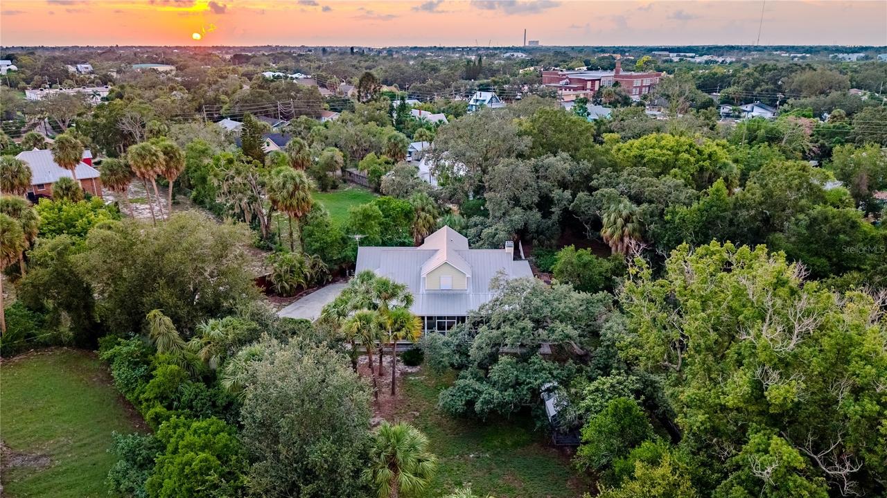 207 N Levis Ave., Tarpon Springs, FL 34689