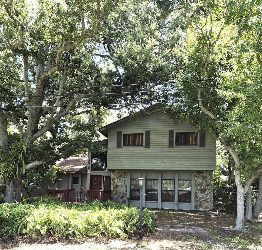 9913 W Bay St., Seminole, FL 33776