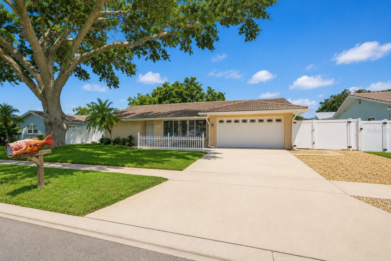 2069 Kingfisher Dr., Palm Harbor, FL 34683