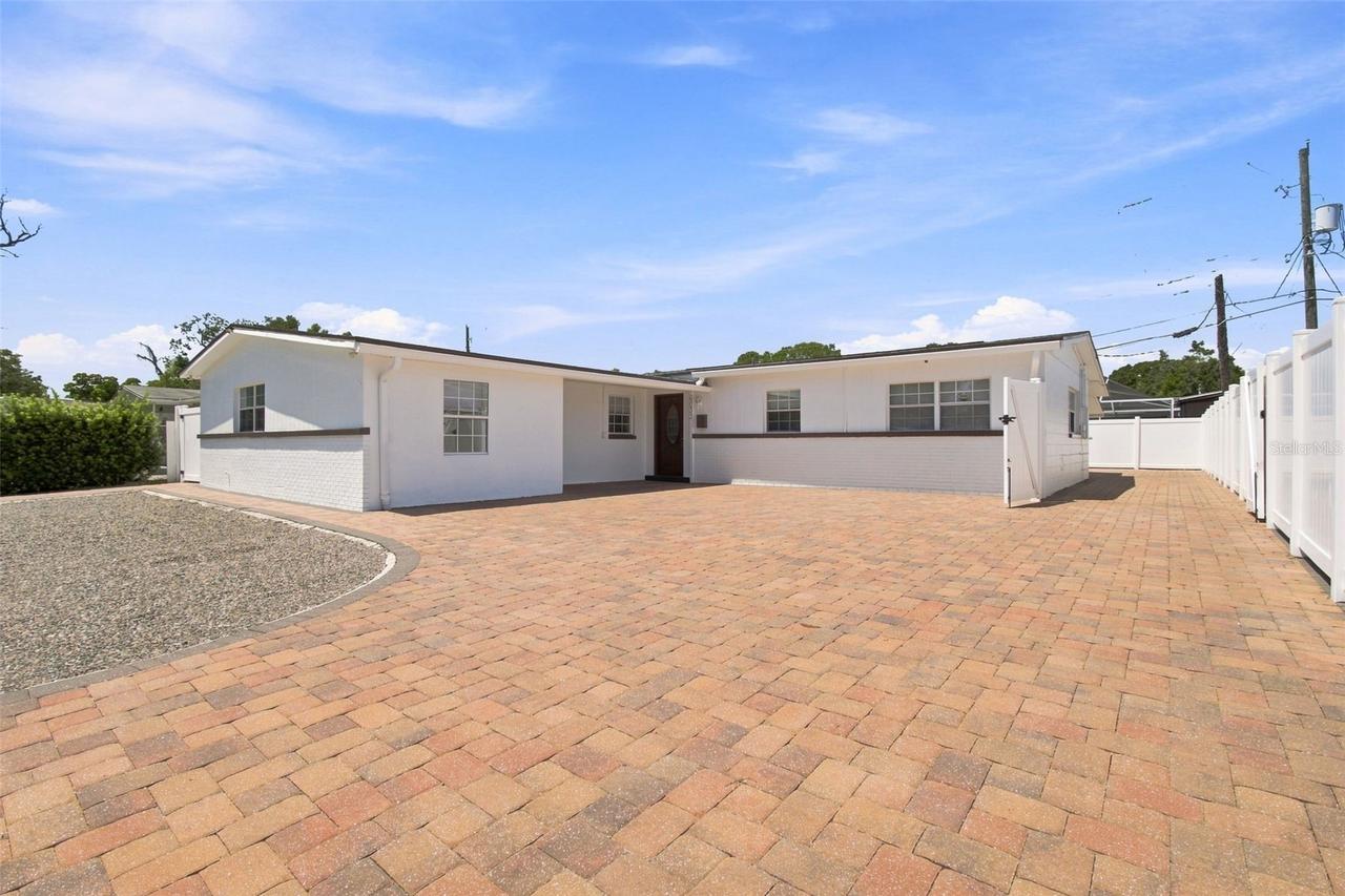 6033 Ambassador Dr., Tampa, FL 33615