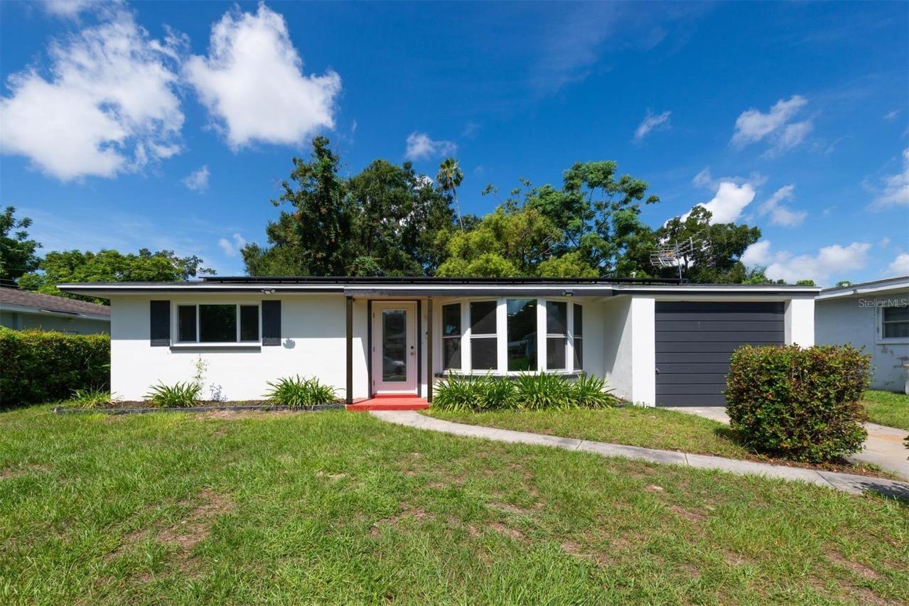 1516 Country Ln., Clearwater, FL 33759