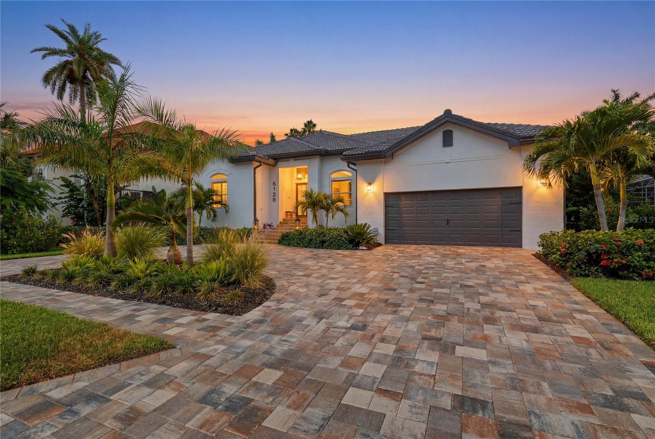 6128 Pasadena Point Blvd., Gulfport, FL 33707