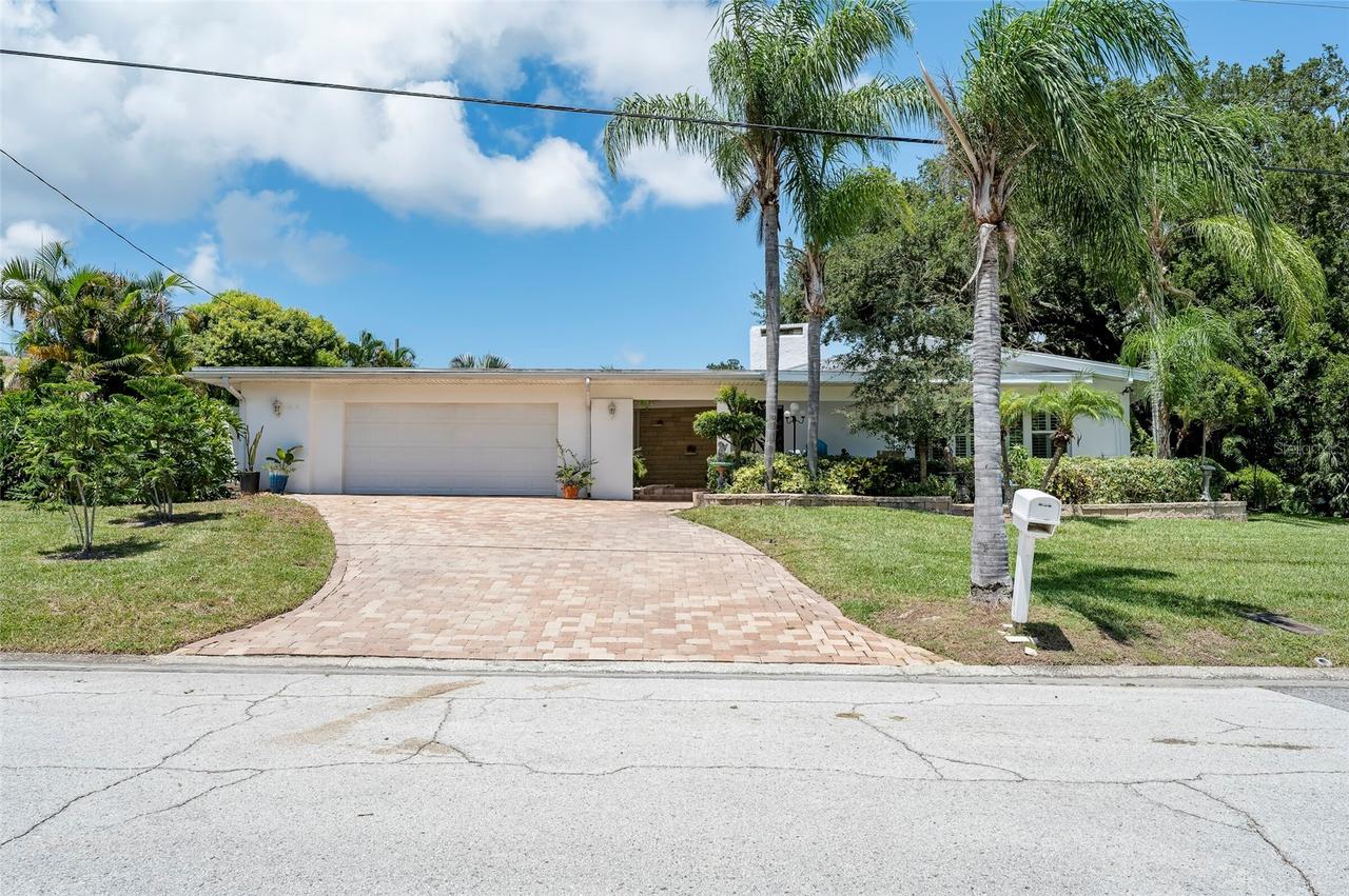 1294 Fairway Dr., Dunedin, FL 34698