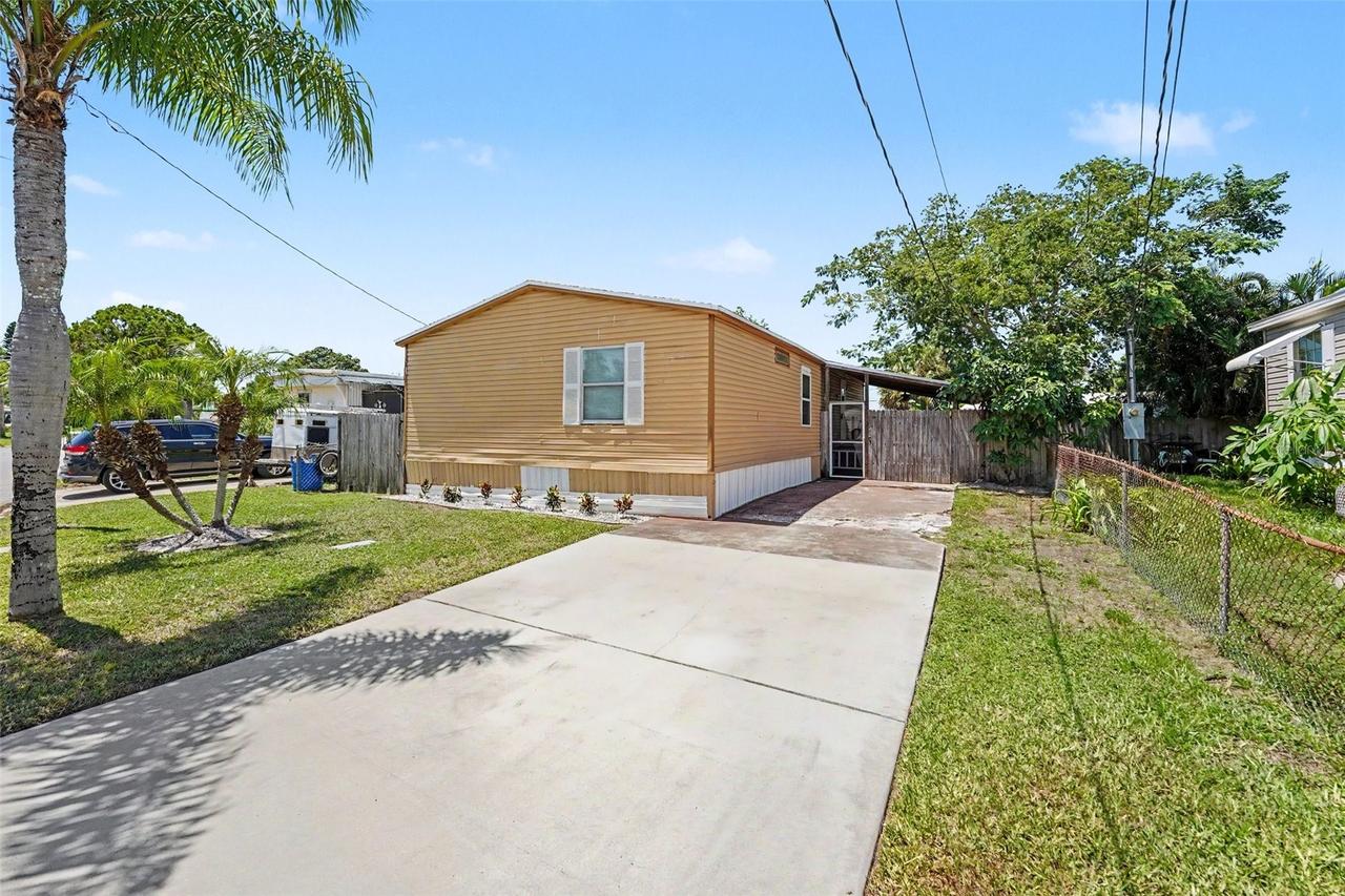 739 Driftwood Ln., Tarpon Springs, FL 34689