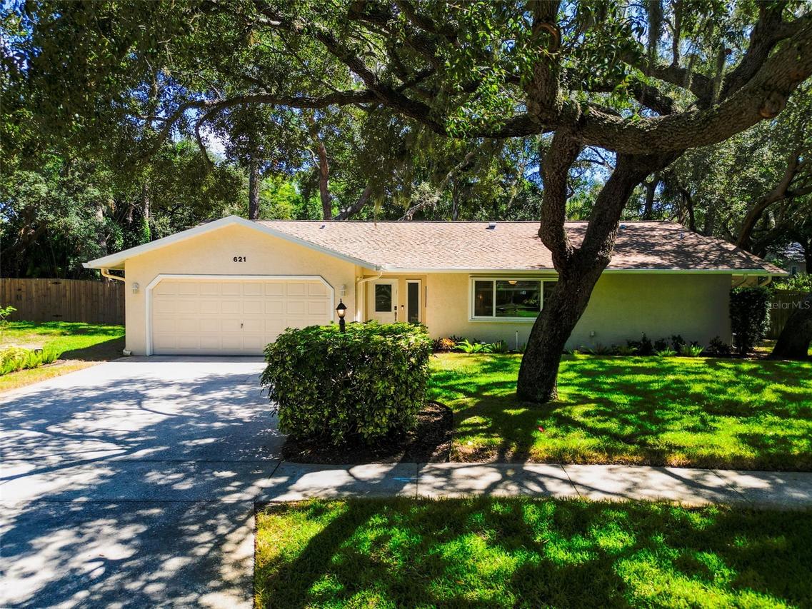 621 Timber Ln, Tarpon Springs, FL 34689