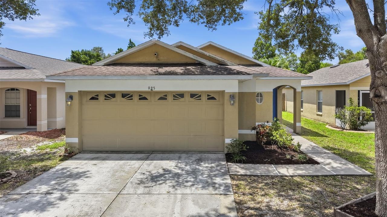 925 Windton Oak Dr., Ruskin, FL 33570