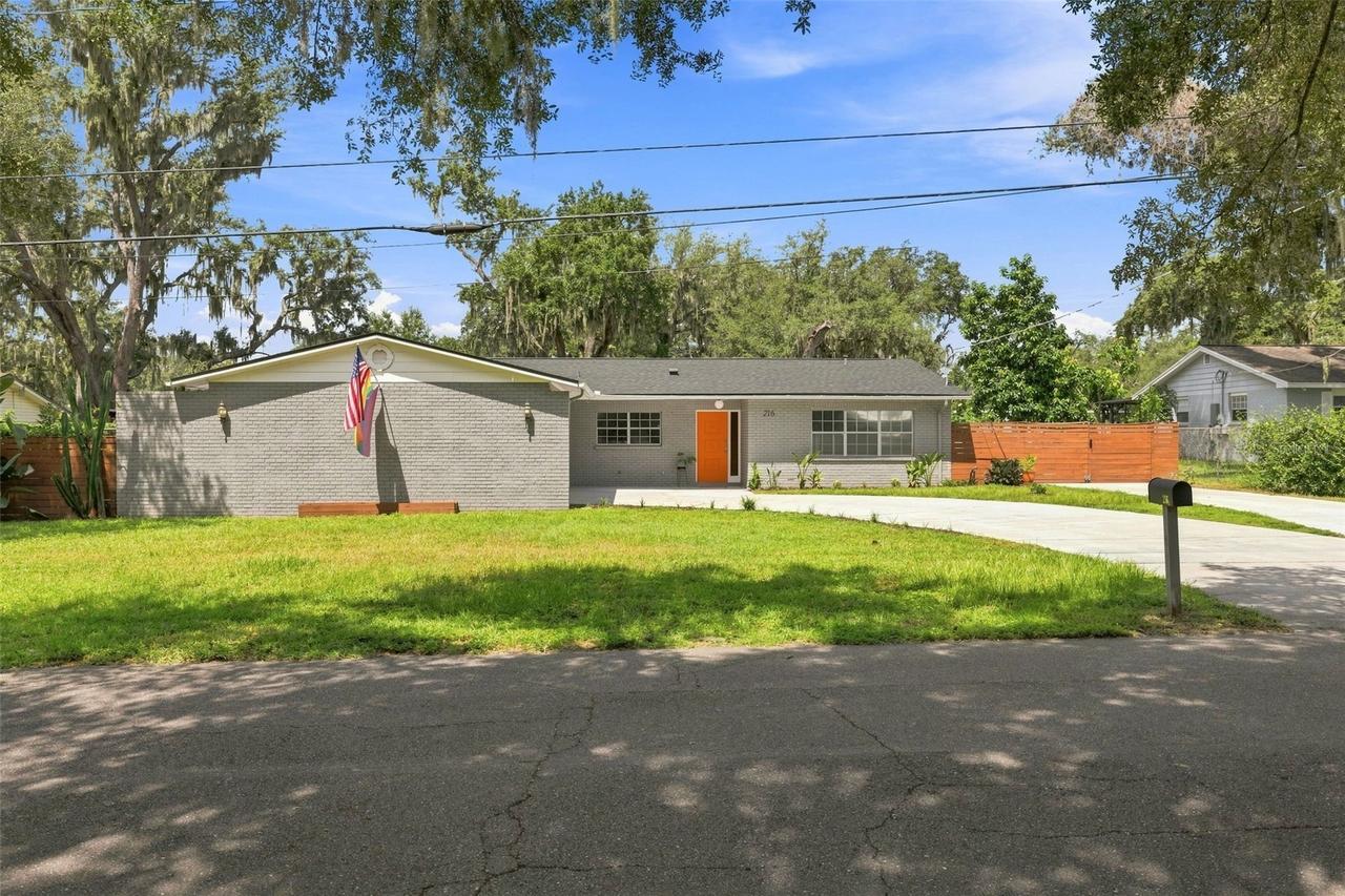 216 Amana Ave., Brandon, FL 33510