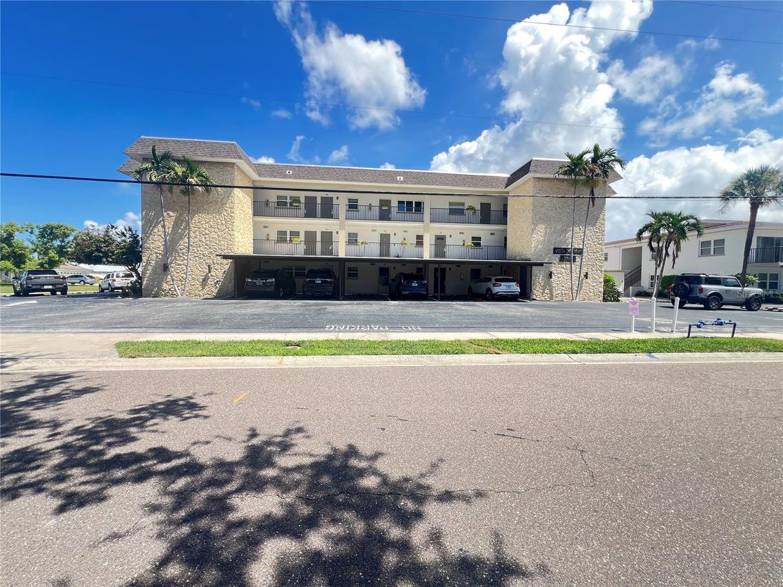 3789 46th Ave. #202, St Petersburg, FL 33711