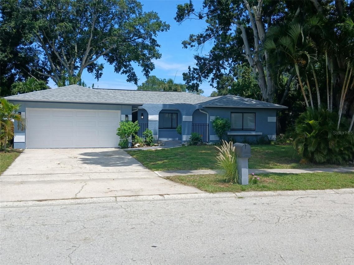 12033 Kay Dr., Seminole, FL 33772