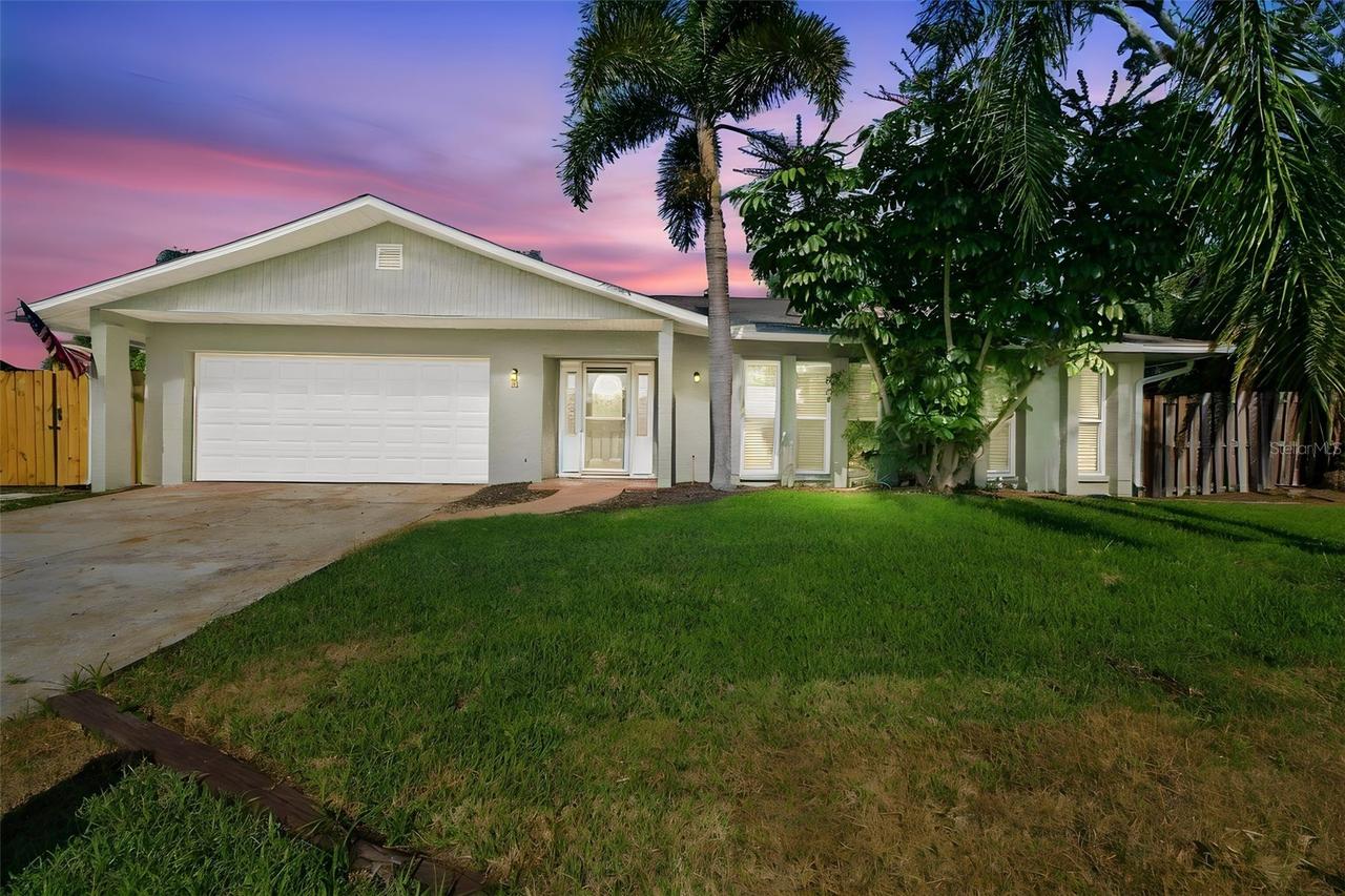 527 Wayfarer Dr., Tarpon Springs, FL 34689