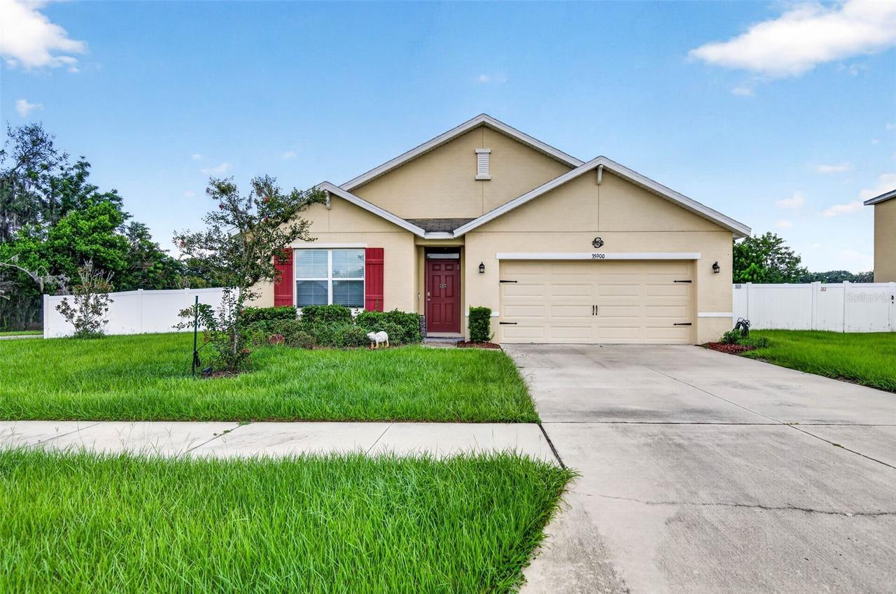 35900 Hillbrook Ave., Zephyrhills, FL 33541
