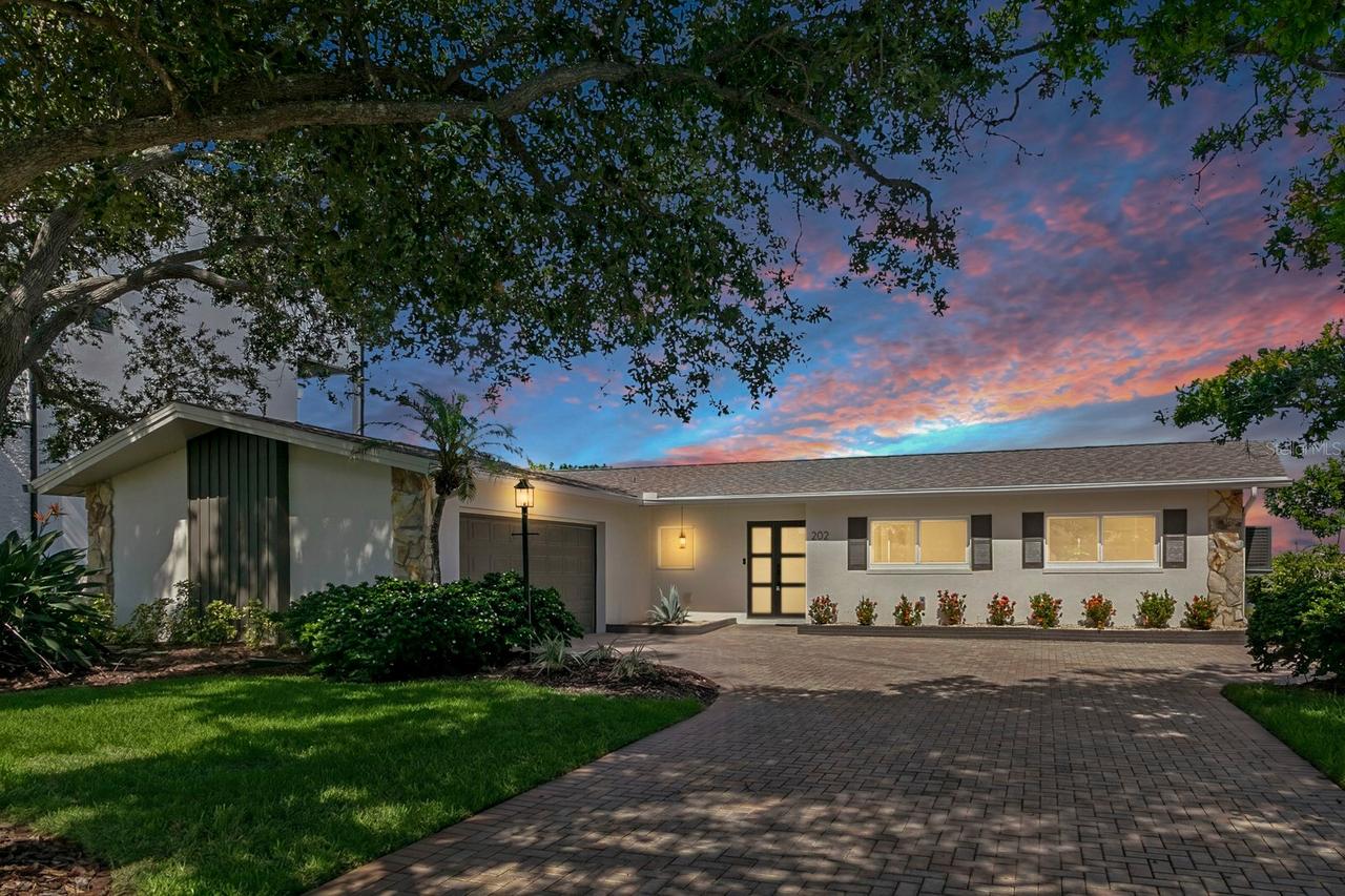 202 Driftwood Ln., Largo, FL 33770