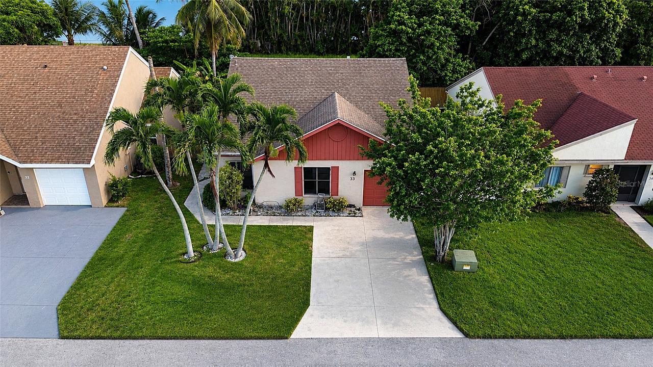 33 Peachtree Pl., Boynton Beach, FL 33436