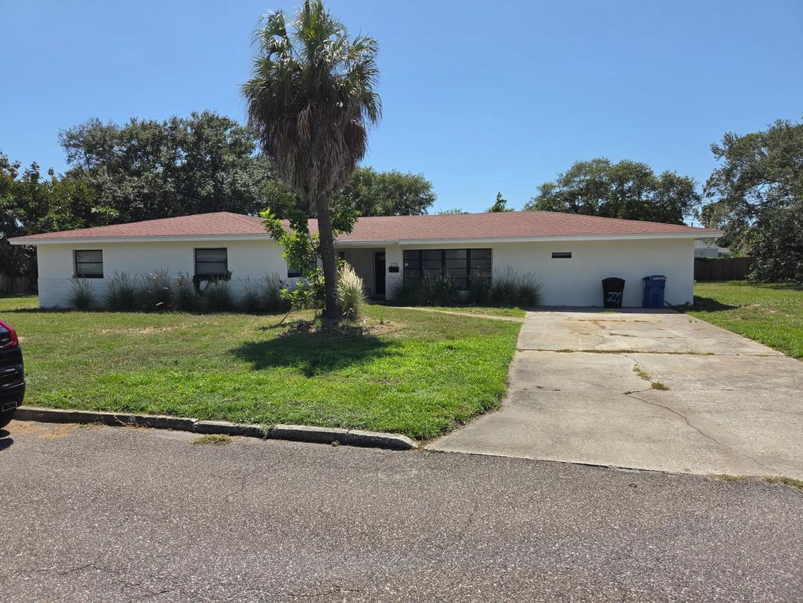 2711 Queen St., St Petersburg, FL 33712