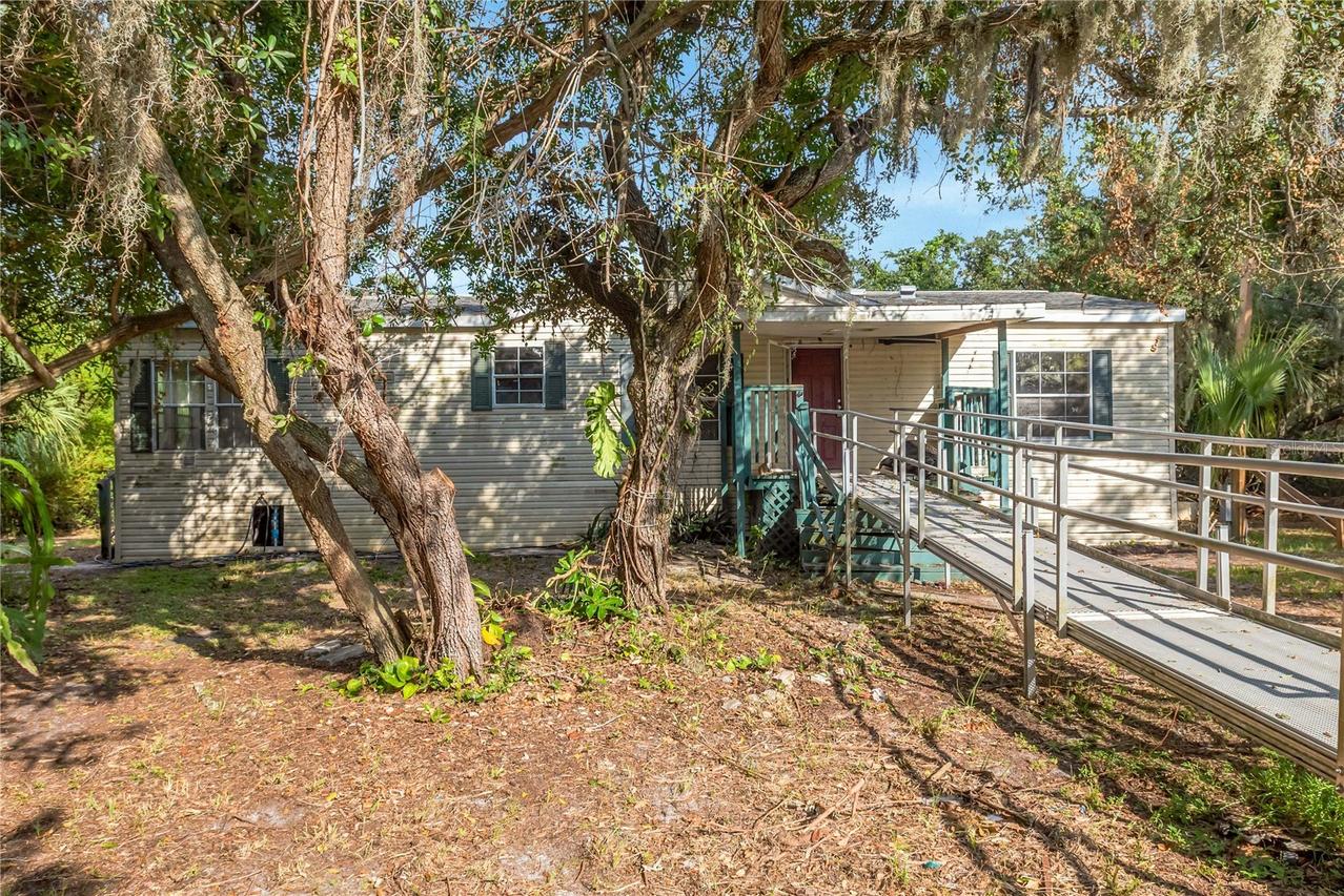11620 E Bay Rd., Gibsonton, FL 33534