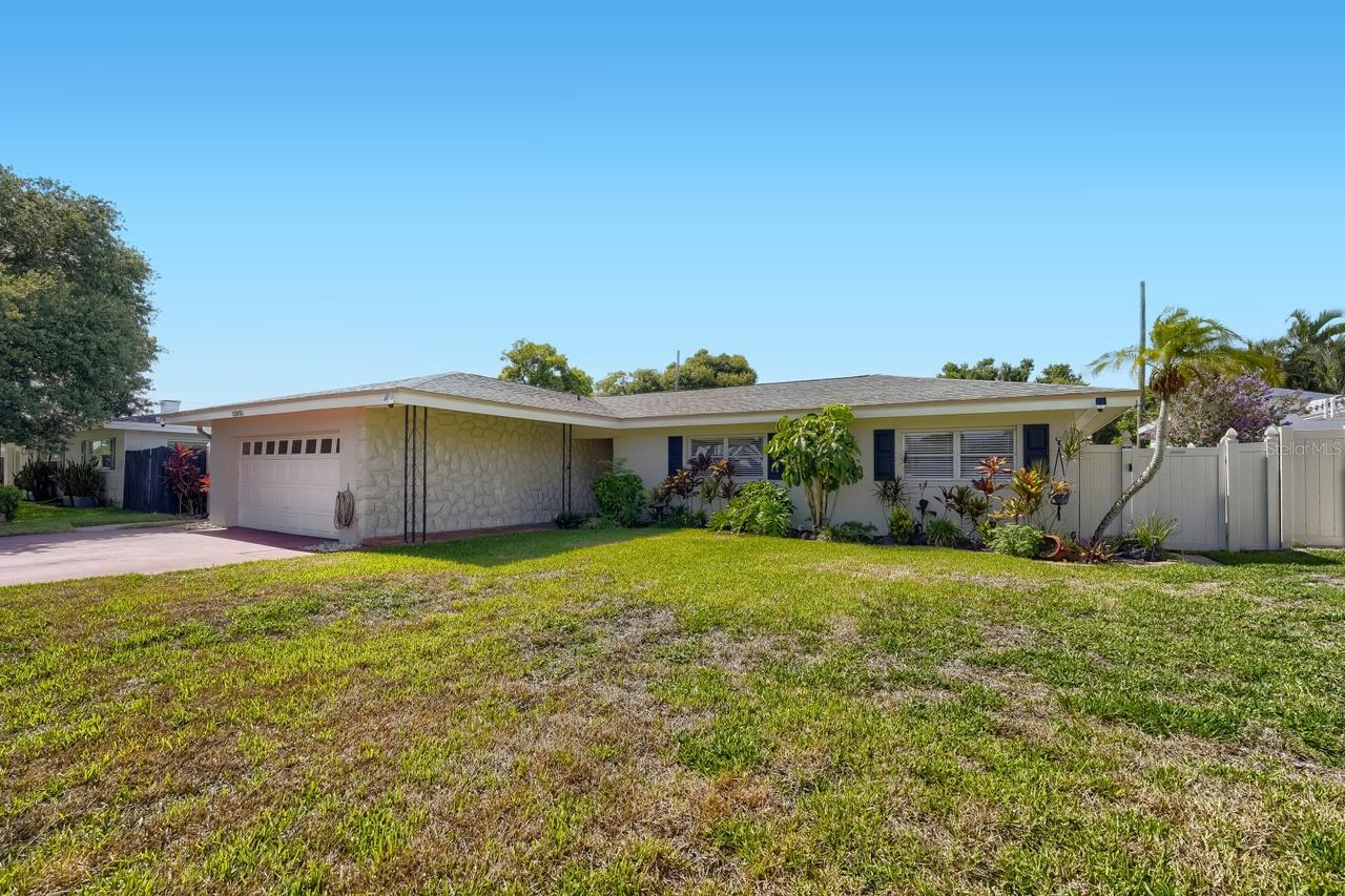 13931 Dominica Dr., Seminole, FL 33776