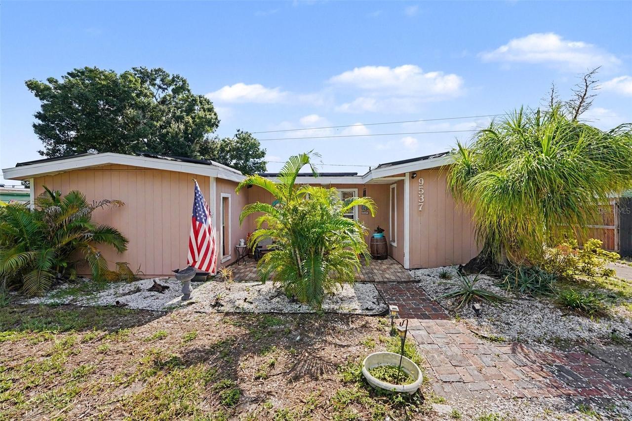 9537 Crestview St., Seminole, FL 33772