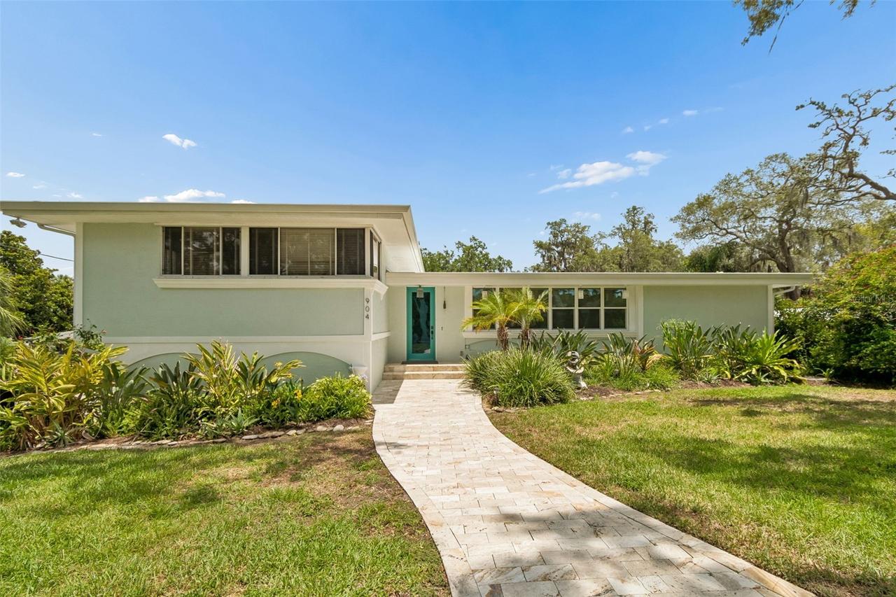 904 Bayshore Dr., Tarpon Springs, FL 34689