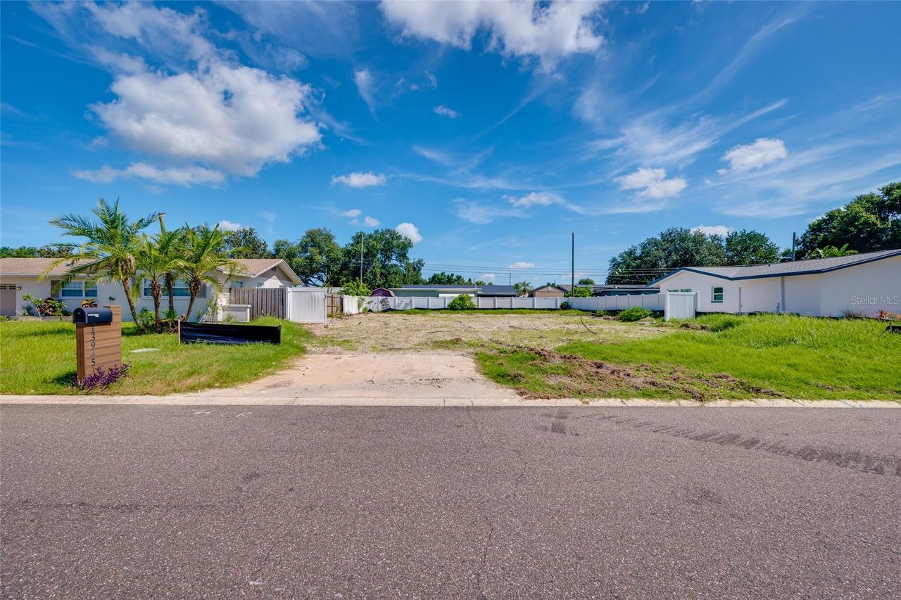 13945 Trinidad Dr., Seminole, FL 33776
