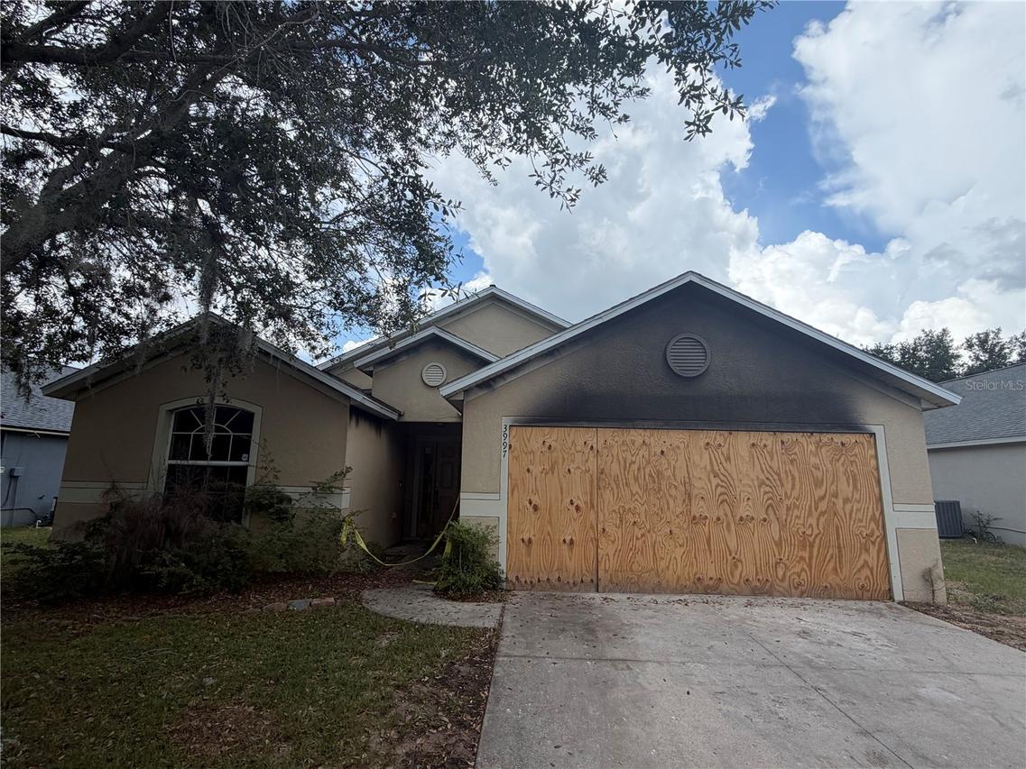 3997 Hillingdon Rd., Tavares, FL 32778