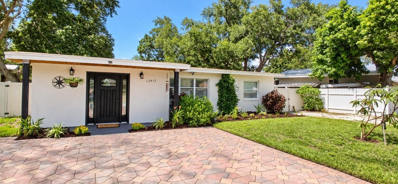 12812 Lake Dr., Largo, FL 33774