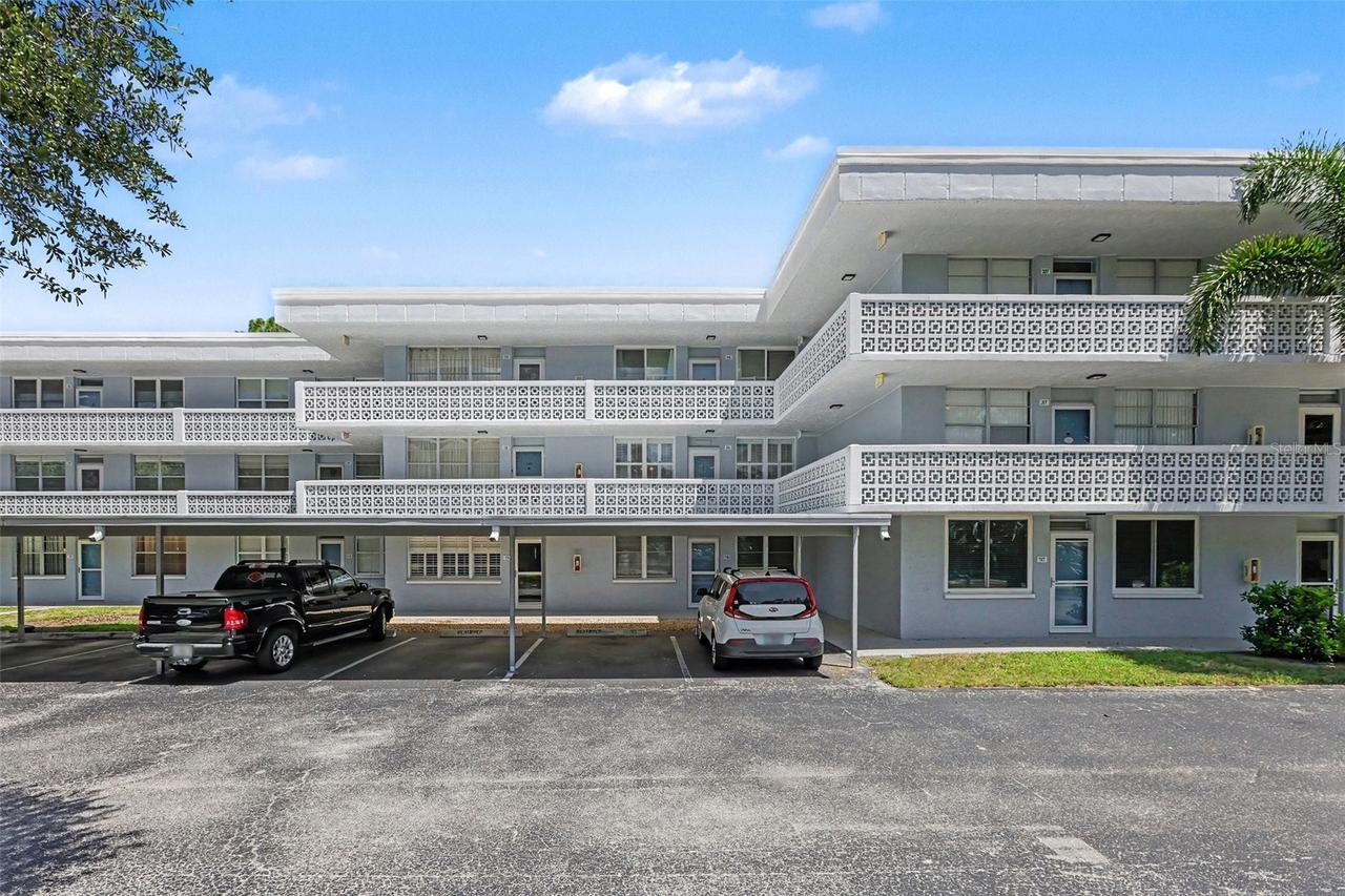 4720 Locust St. #206, St Petersburg, FL 33703