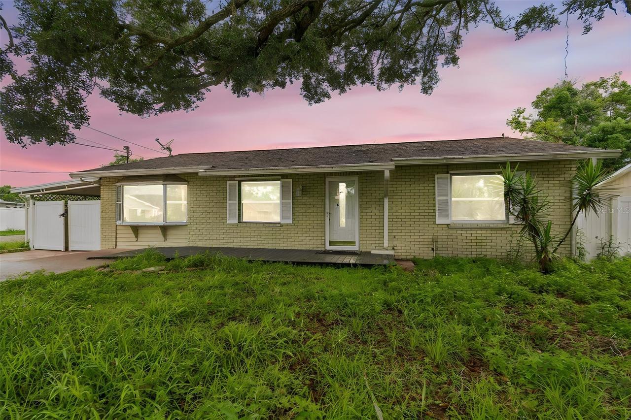 38621 North Ave., Zephyrhills, FL 33542