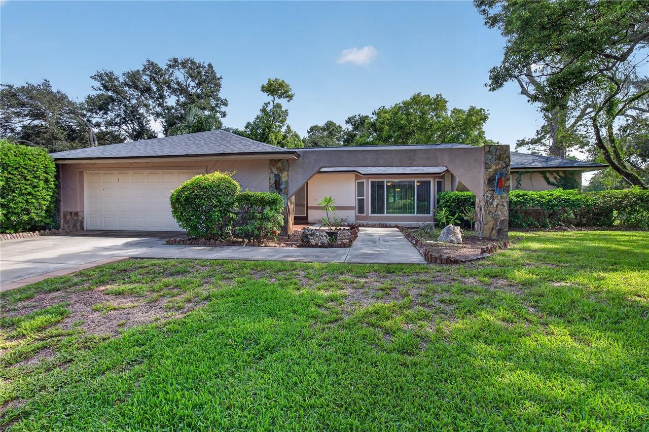 10 Linden Ln., Palm Harbor, FL 34683