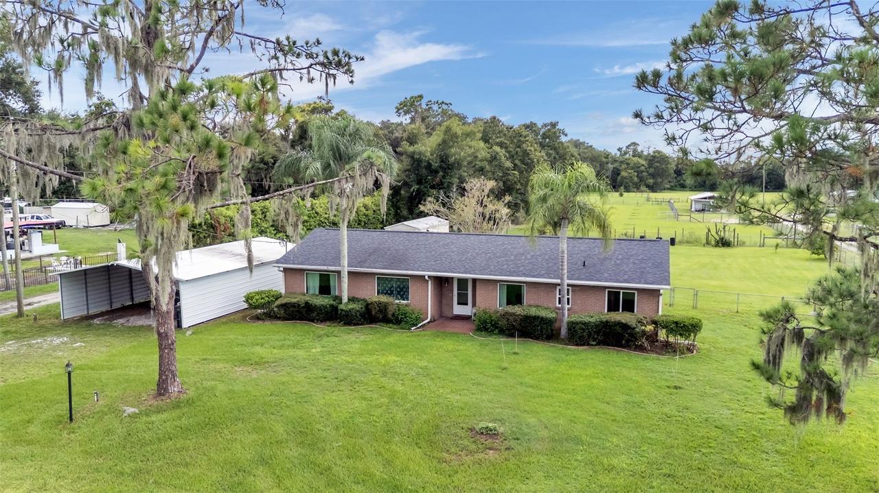 2742 Dad Weldon Rd, Dover, FL 33527