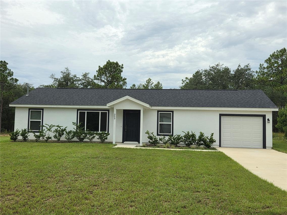 353 Fisher Way, Ocklawaha, FL 32179