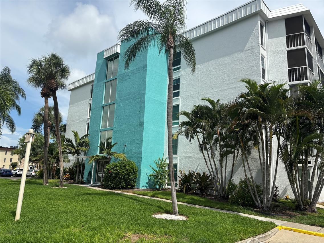4910 38th Way #411, St Petersburg, FL 33711