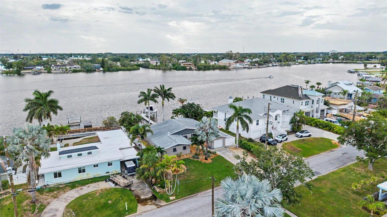 704 Bayshore Dr., Tarpon Springs, FL 34689