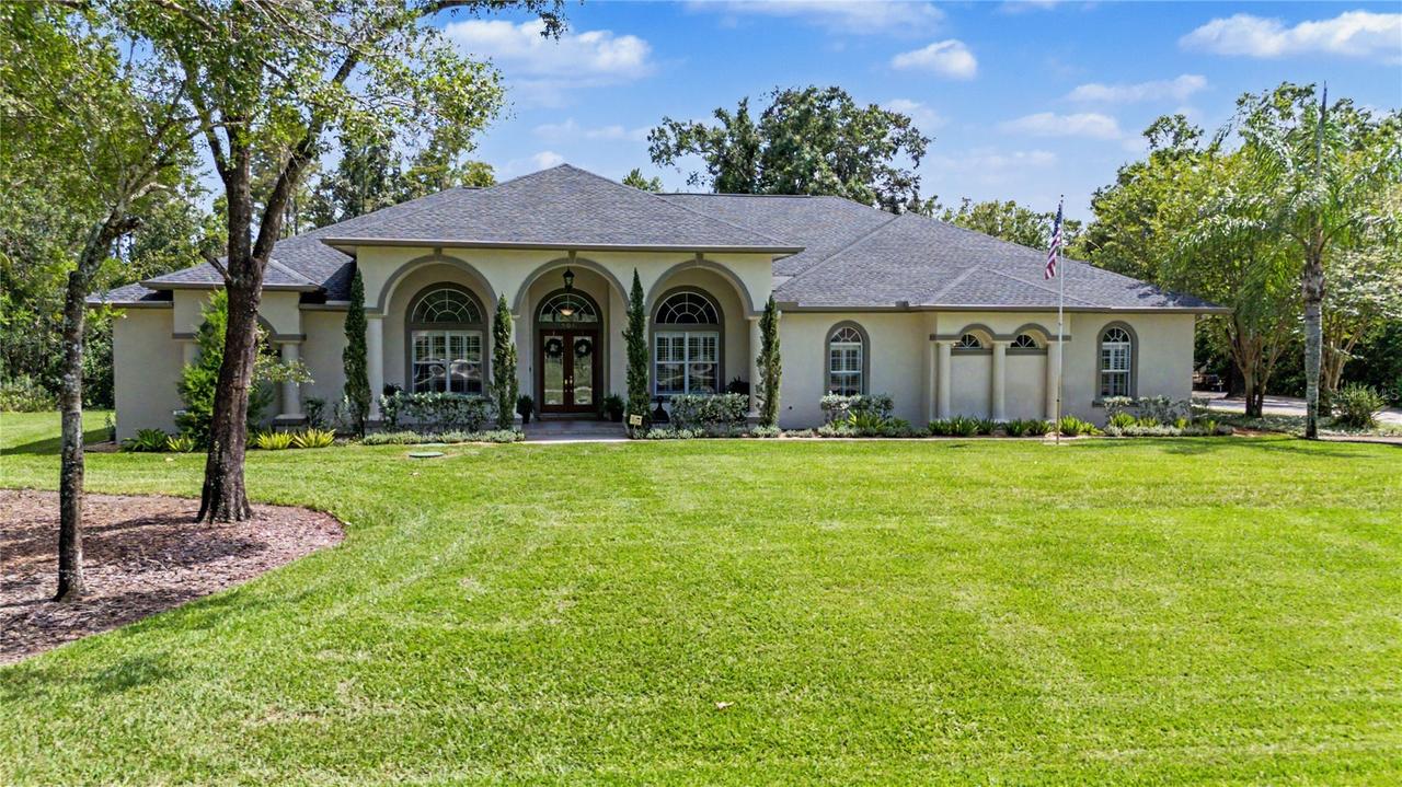 906 Lake Sapphire Ln., Lutz, FL 33548