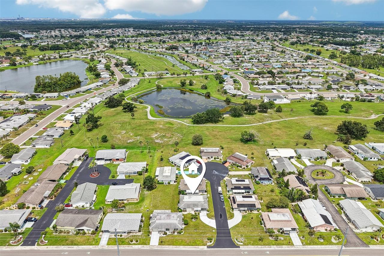 704 Radford Pl., Sun City Center, FL 33573