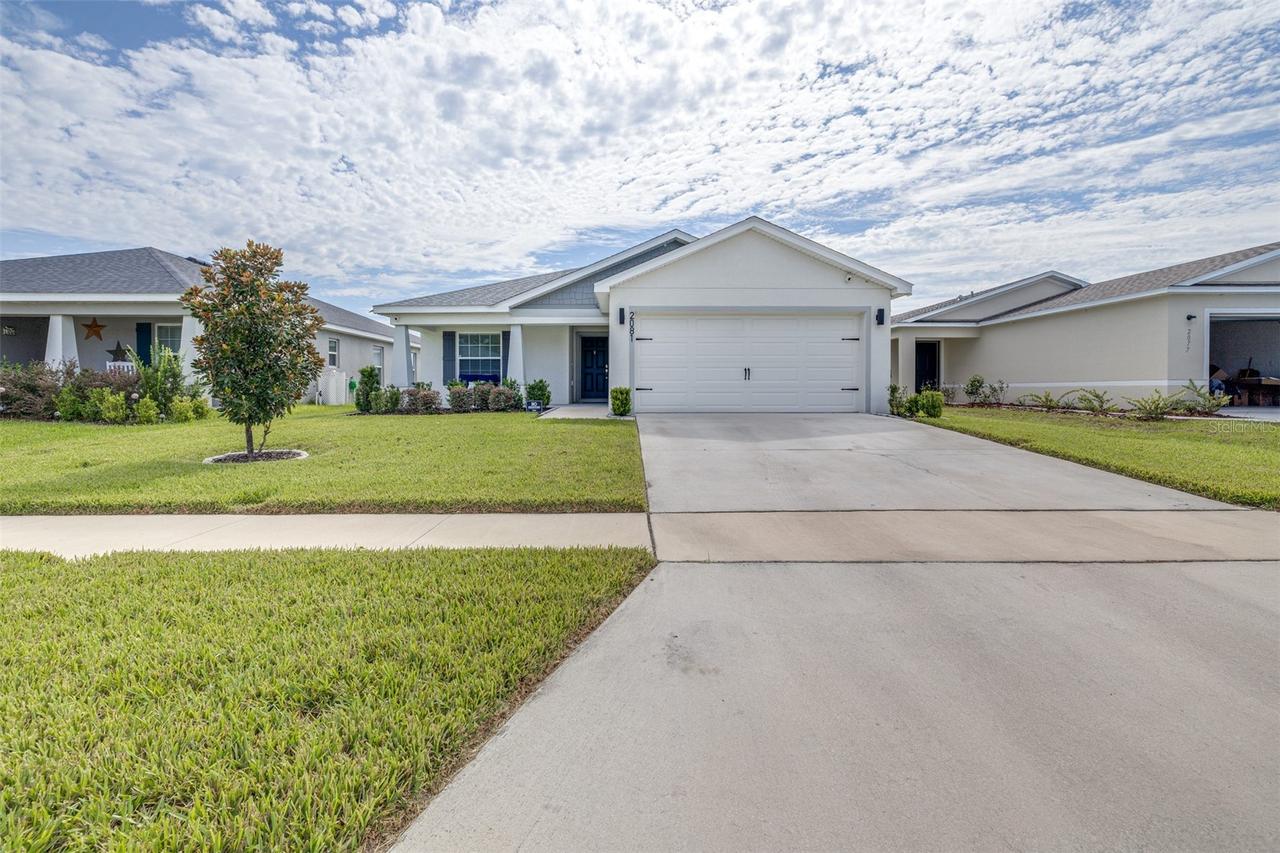 2081 Golden Beak Dr., Eagle Lake, FL 33839