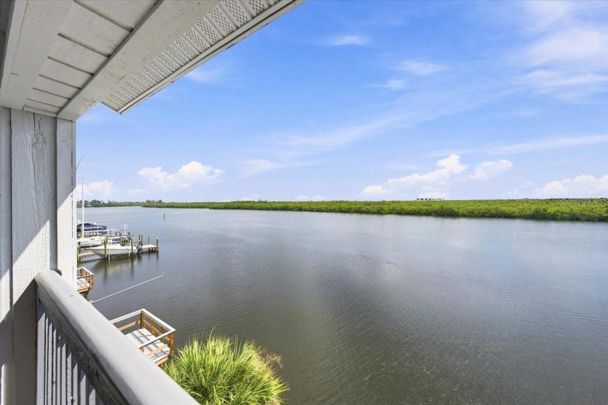 817 B Bahia Del Sol Dr. #40, Ruskin, FL 33570