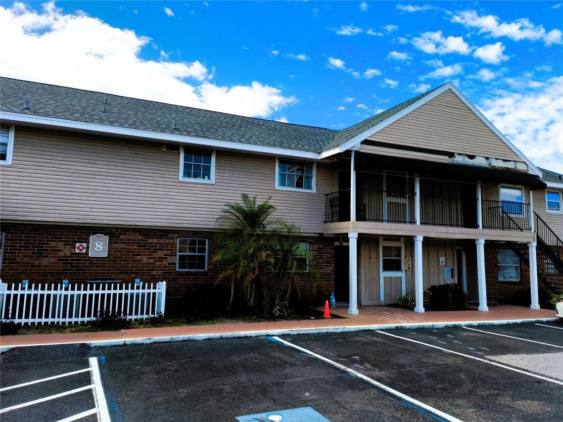 200 Country Club Dr. #805, Largo, FL 33771