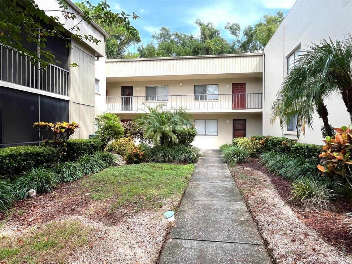 3300 Fox Chase Cir. #219, Palm Harbor, FL 34683
