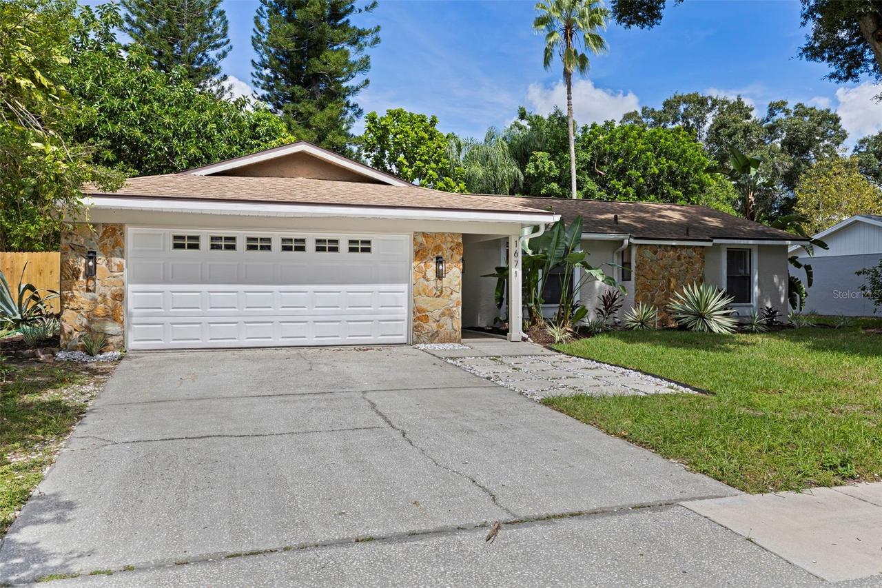 1671 Castlewood Ln., Palm Harbor, FL 34683