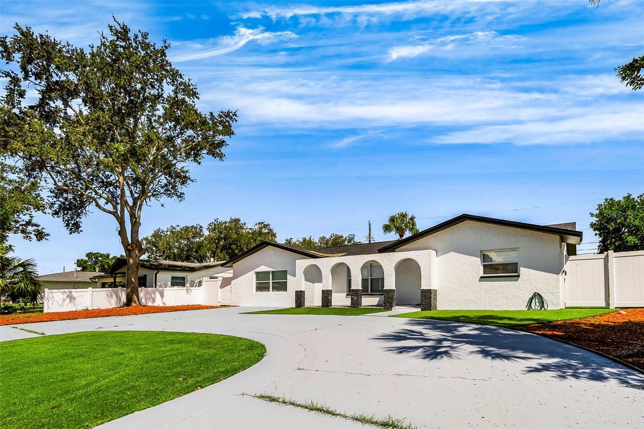 1077 40th Ave., St Petersburg, FL 33703