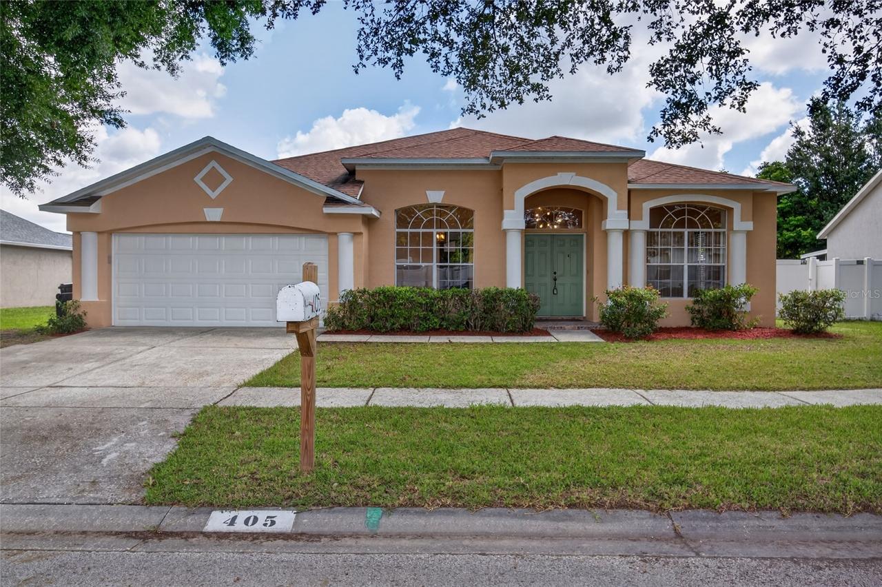 405 Country Vineyard Dr., Valrico, FL 33594