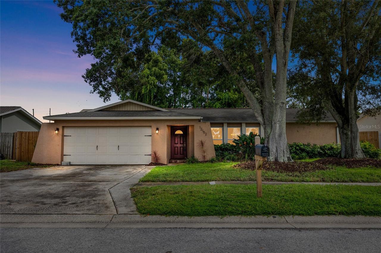 12152 Bonnie Ter., Seminole, FL 33772