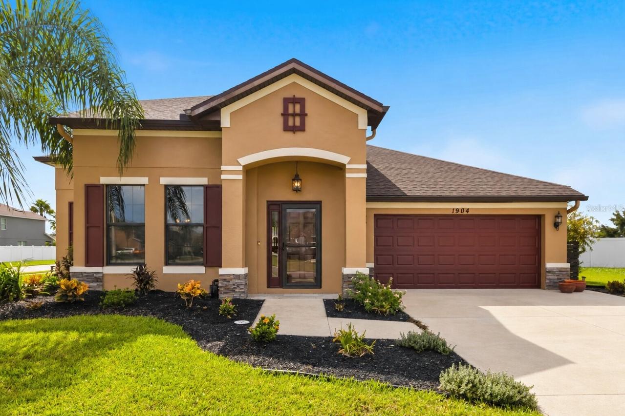 1904 Via Napoli St., Plant City, FL 33566