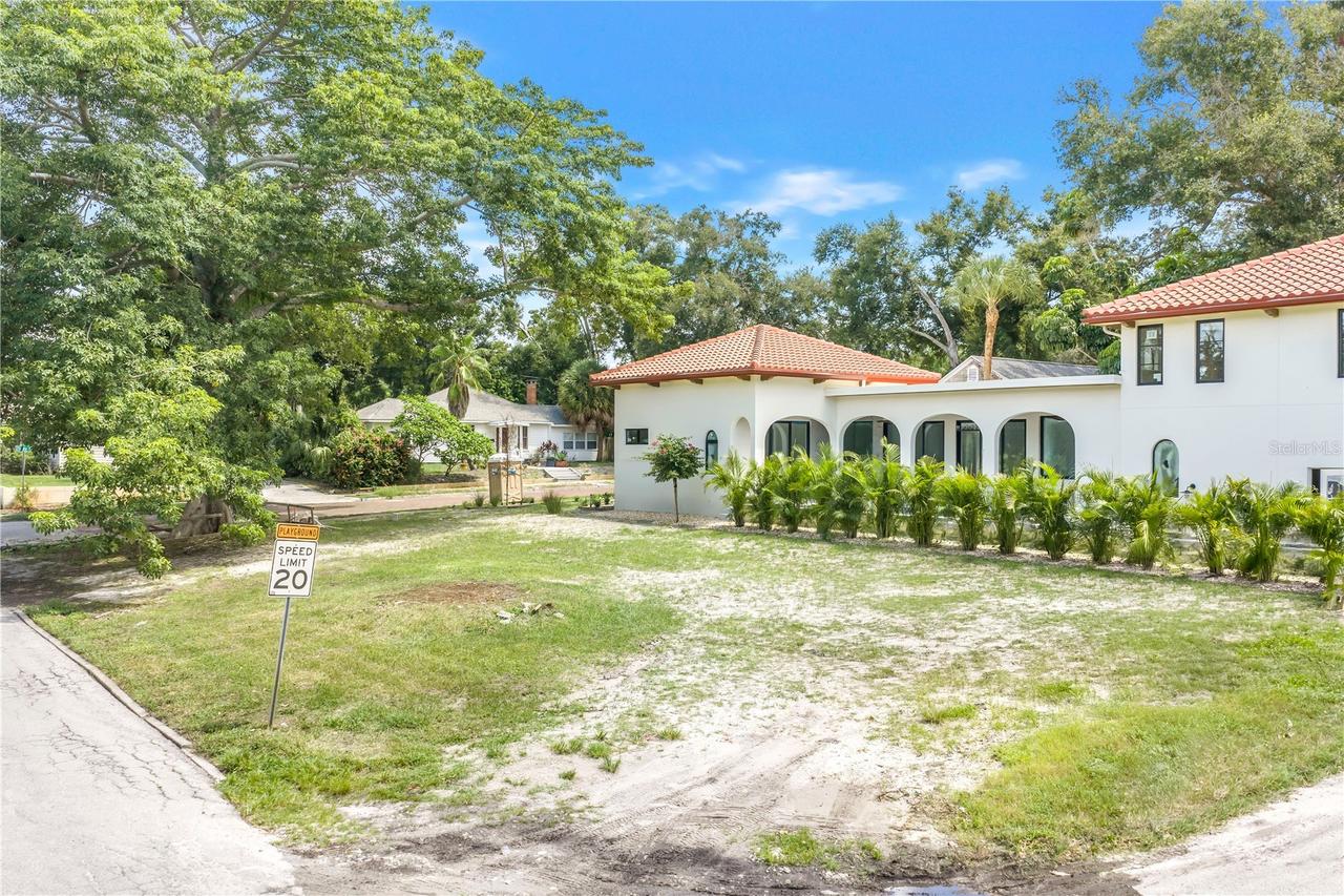 1949 5th St., St Petersburg, FL 33704